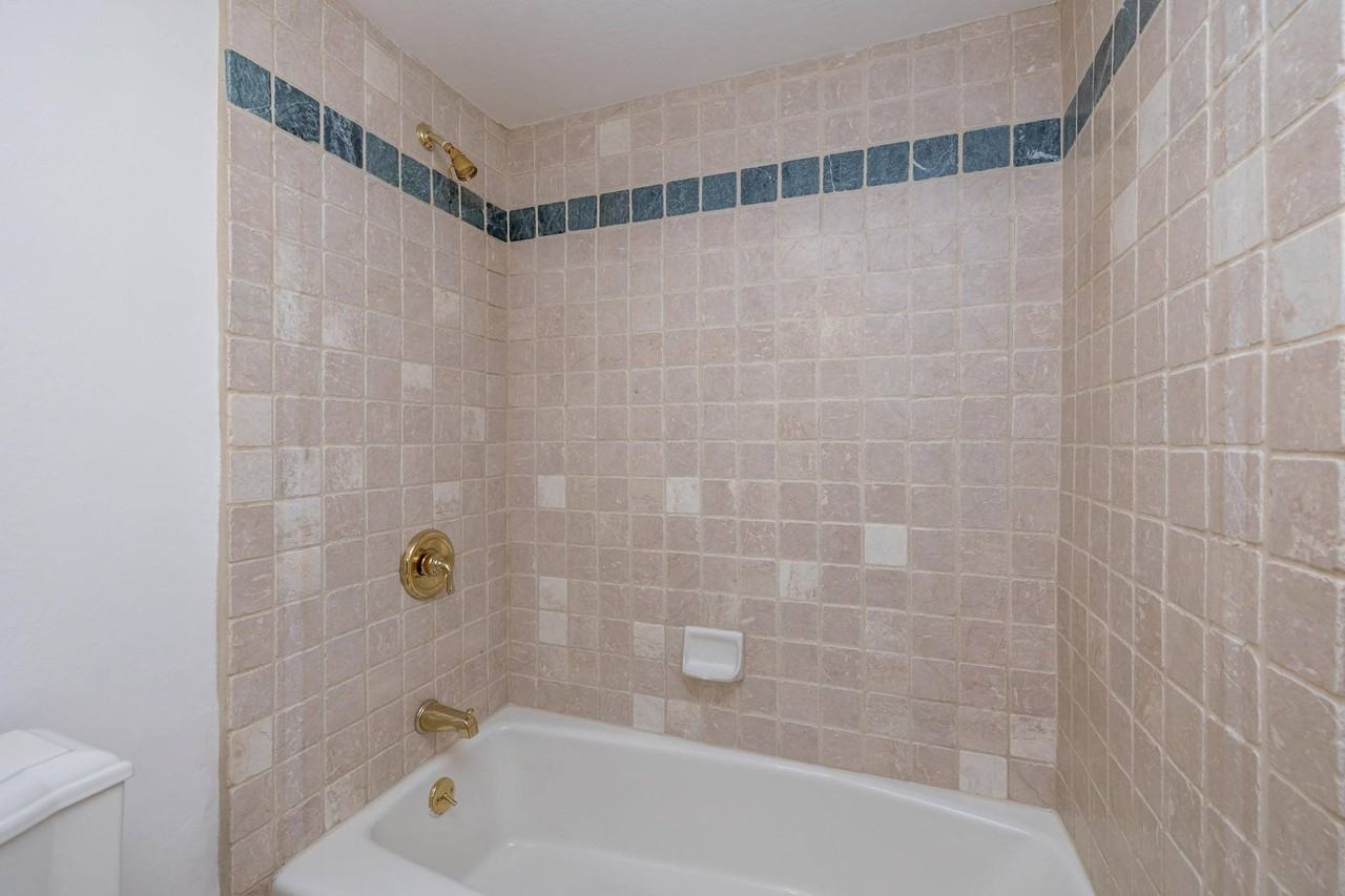 5-65 RODEO Apartments - Photo 3 of 50