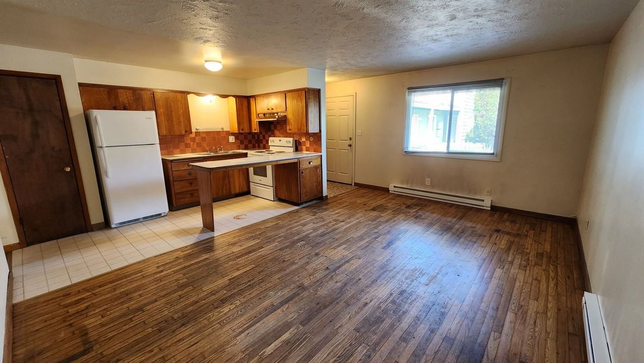 1611 - Photo 3 of 29