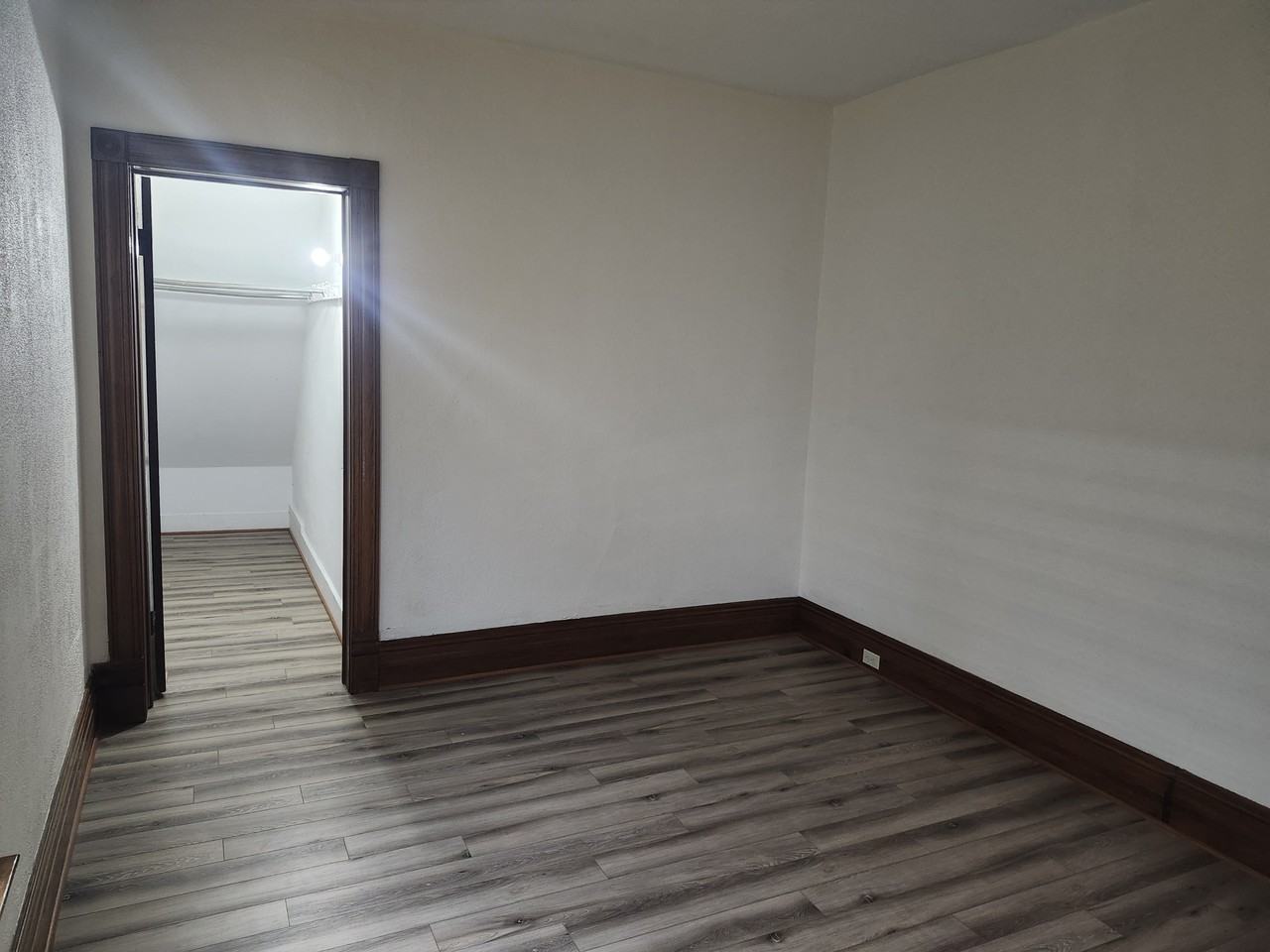 312 W 31st St #1stFL - Photo 6 of 10