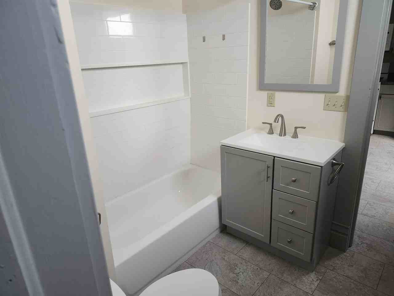 312 W 31st St #1stFL - Photo 7 of 10