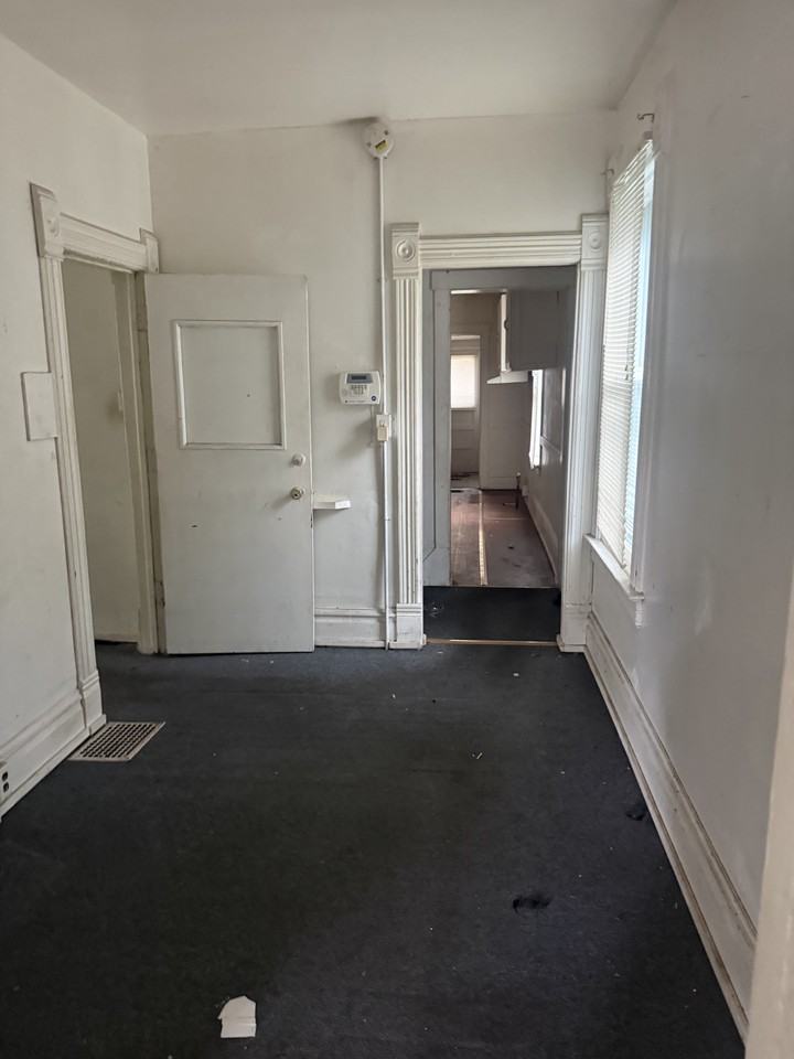 619 Fairholm Avenue #NA - Photo 2 of 5