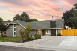 featured image of 714 N Beachwood St #NA