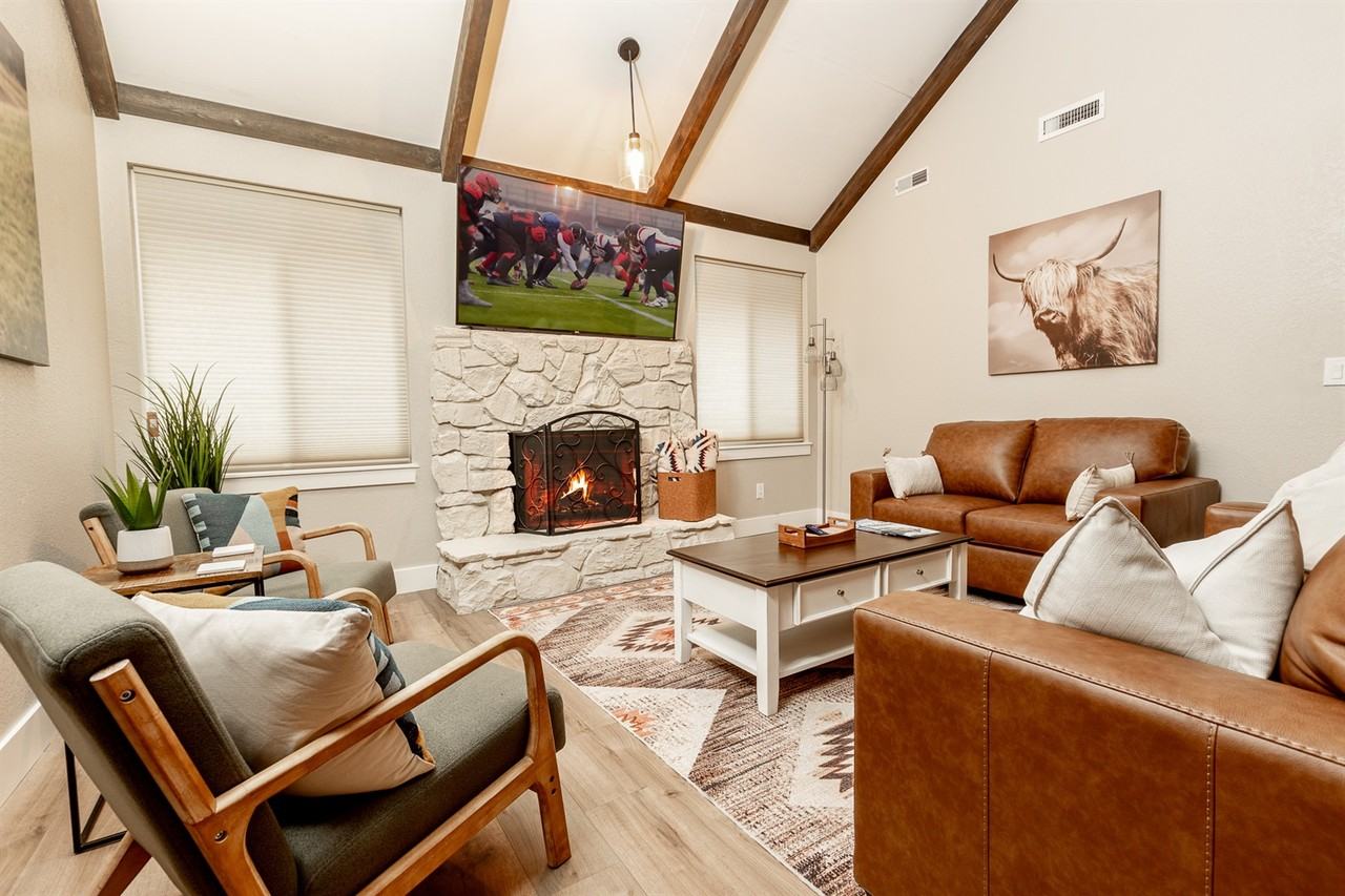 714 N Beachwood St #NA - Photo 3 of 44