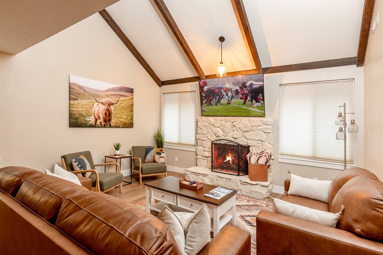 714 N Beachwood St #NA - Photo 4 of 44