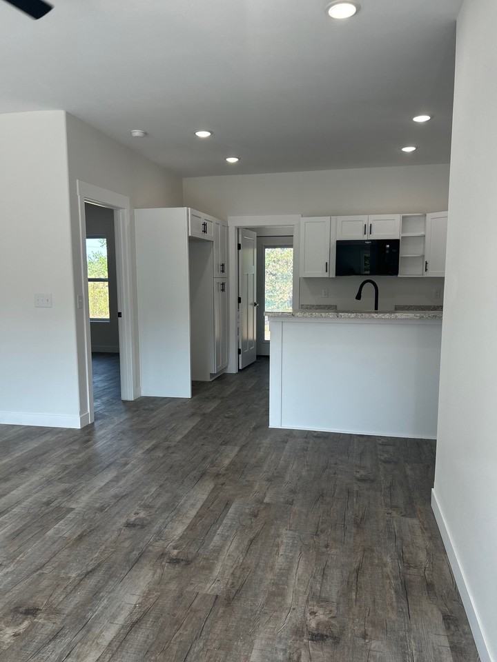 585 Panich St Unit A #NA - Photo 3 of 20