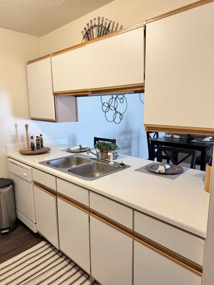 100 Raleigh Ct #136 - Photo 7 of 12