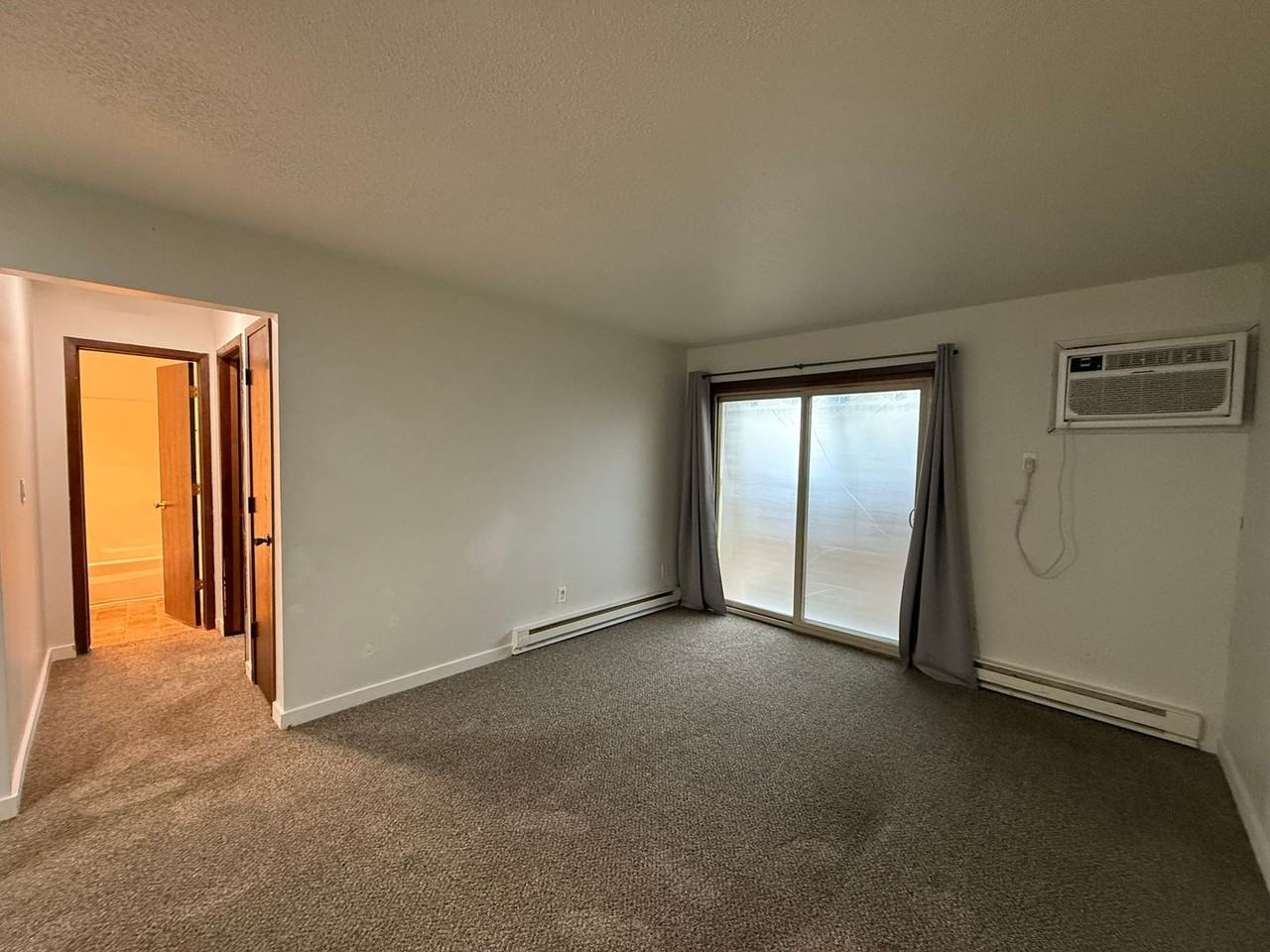 Crossroad Apartments - Photo 4 of 20