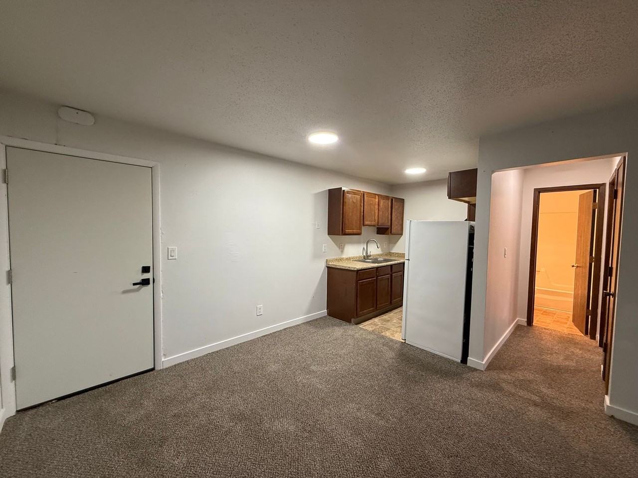 Crossroad Apartments - Photo 5 of 20