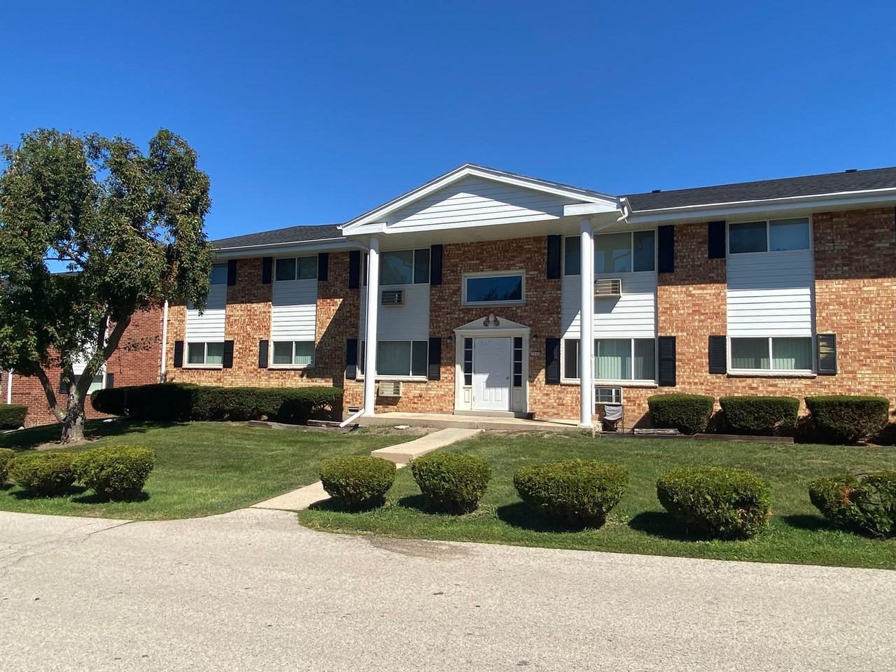 Willowick Apartments - Photo 2 of 4