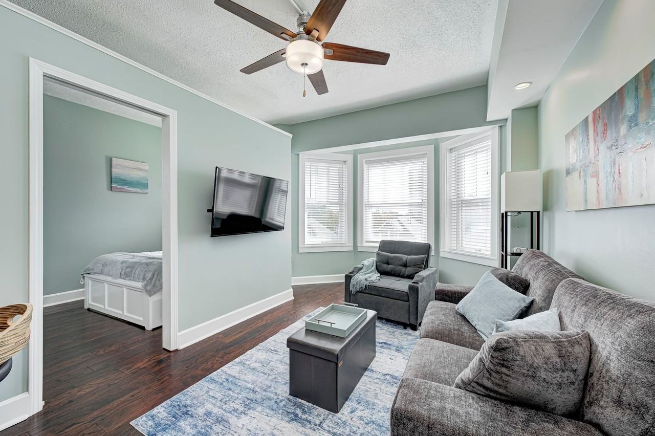 230 E 9th St #401 - Photo 6 of 22