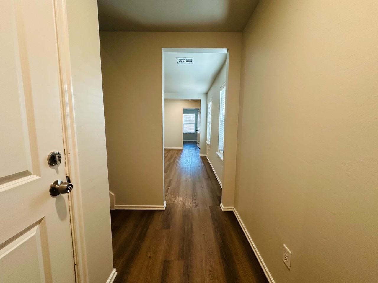 10810 Nw 119th Pl - Photo 4 of 38