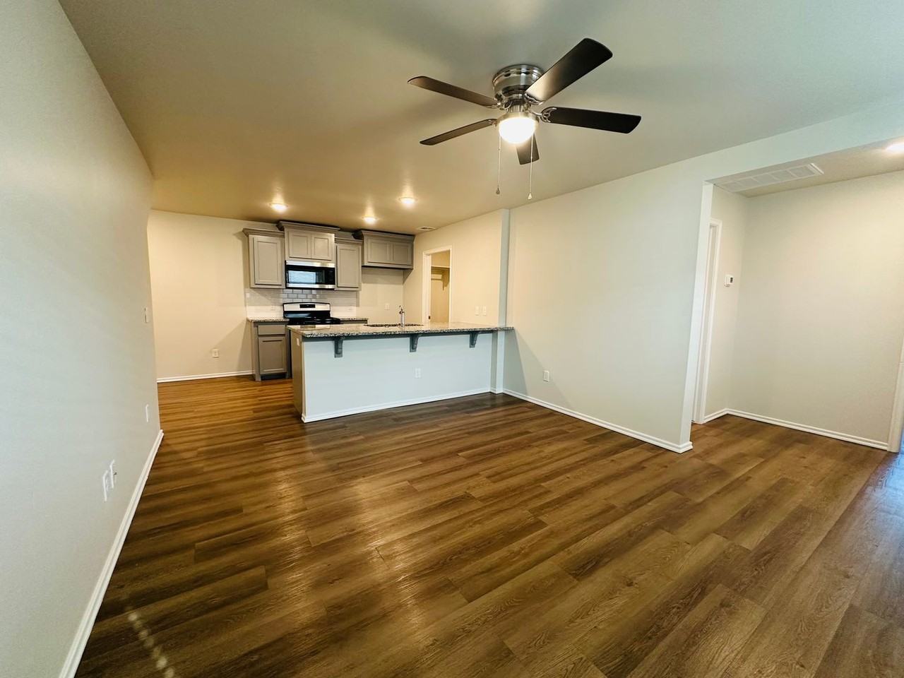 10810 Nw 119th Pl - Photo 5 of 38