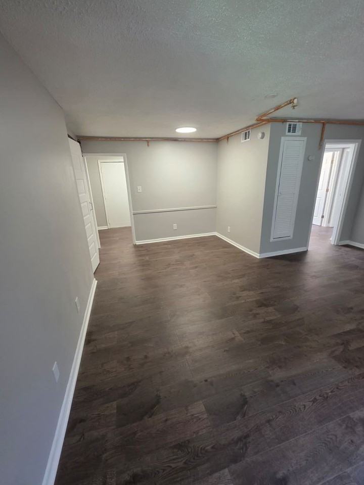 640 Glendale Pl Se - Photo 7 of 17