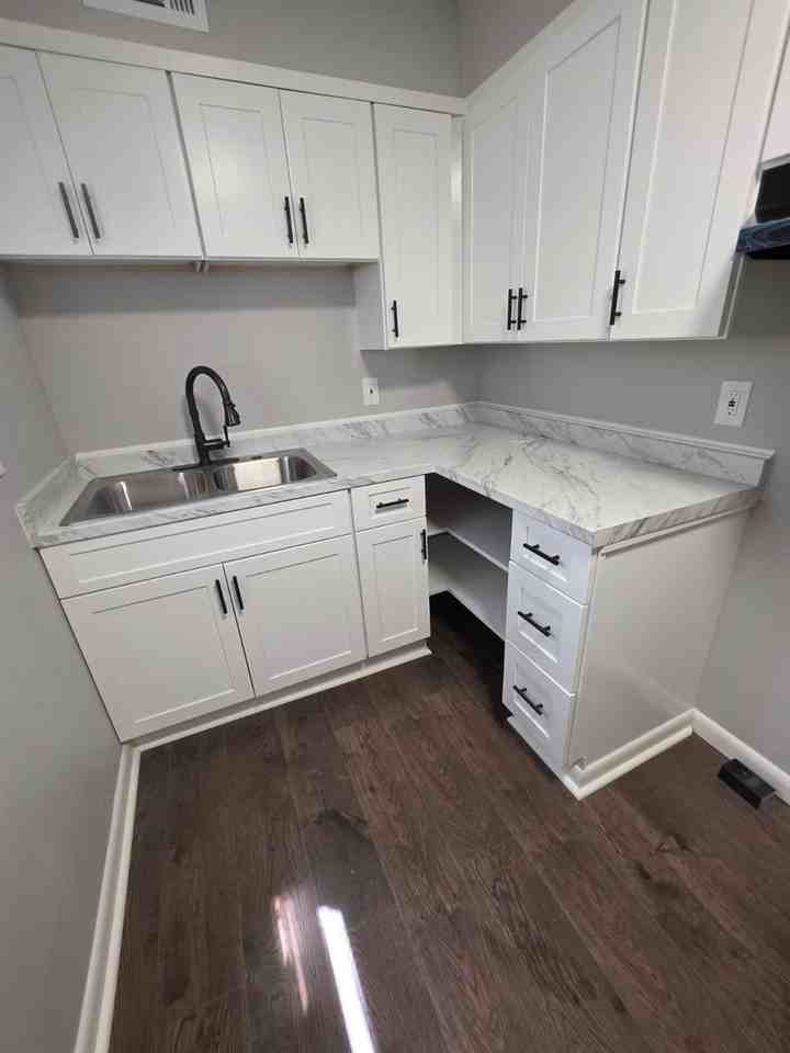 640 Glendale Pl Se - Photo 2 of 17