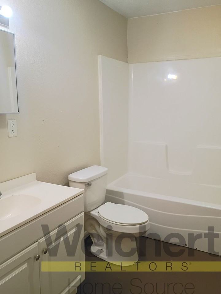 302 N 10th Ave - Photo 6 of 11