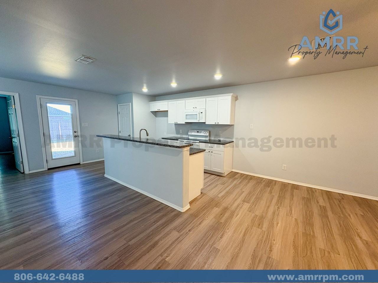 8423 10th Pl - Photo 3 of 20