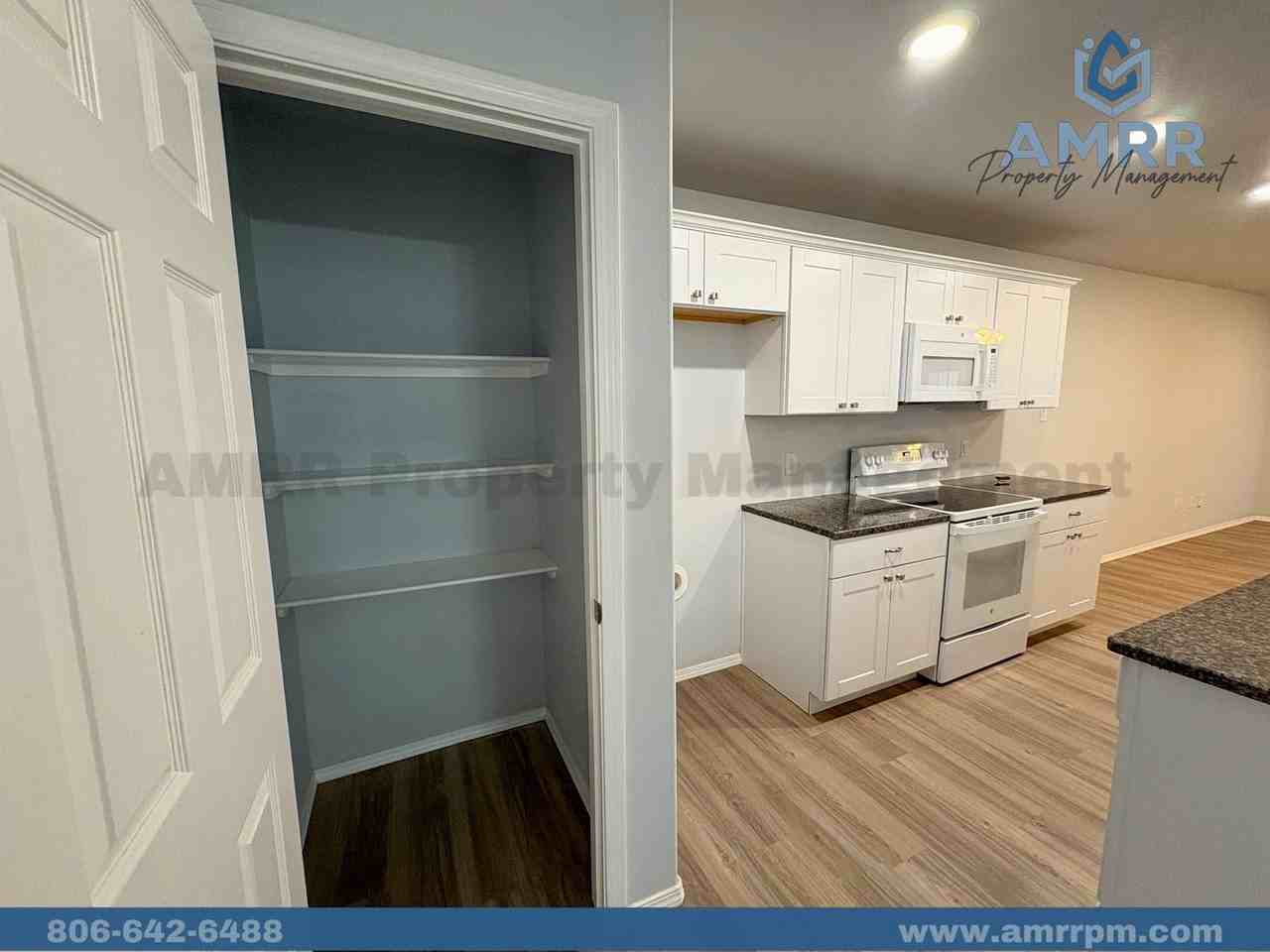 8423 10th Pl - Photo 5 of 20