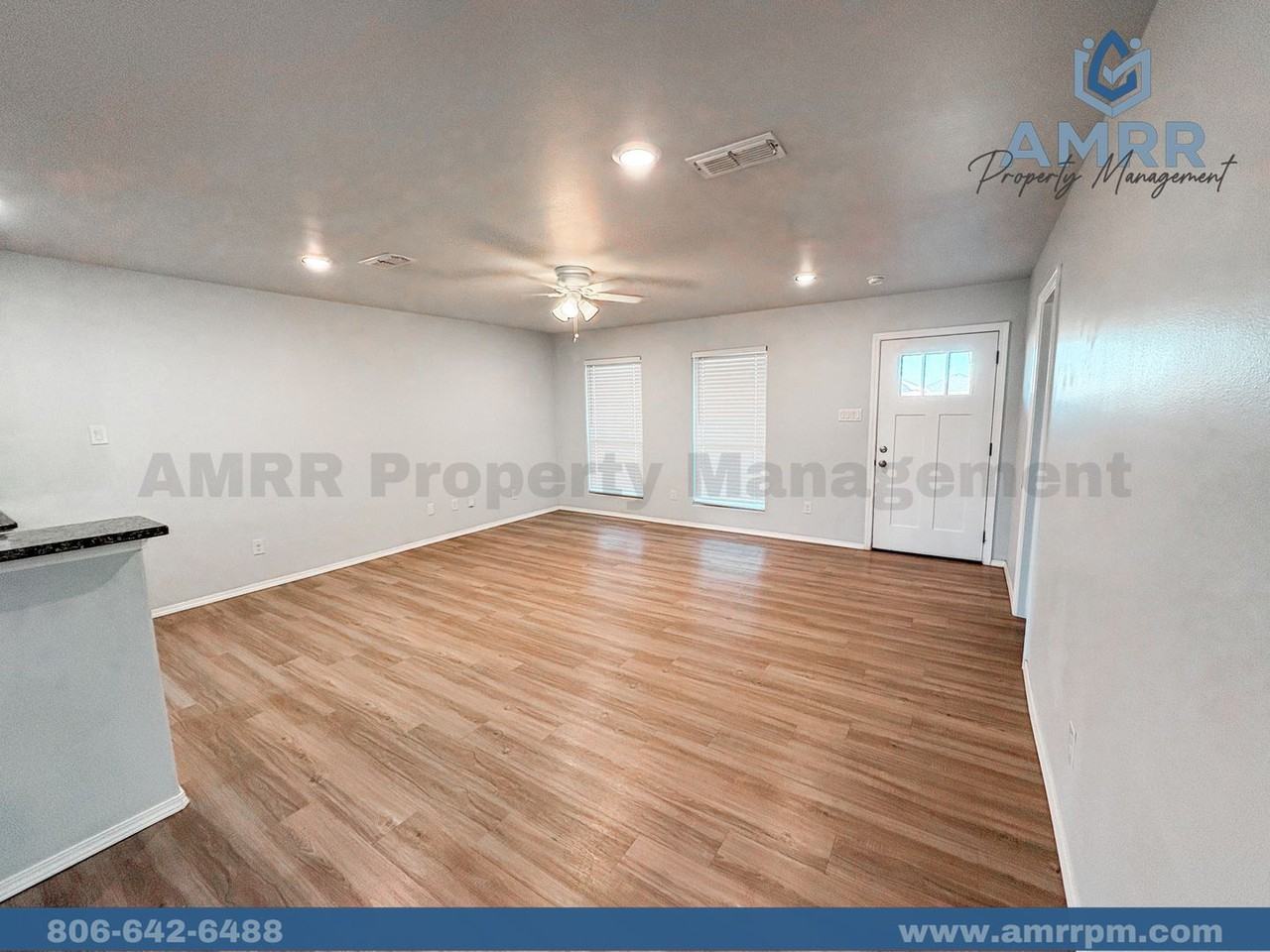 8423 10th Pl - Photo 6 of 20