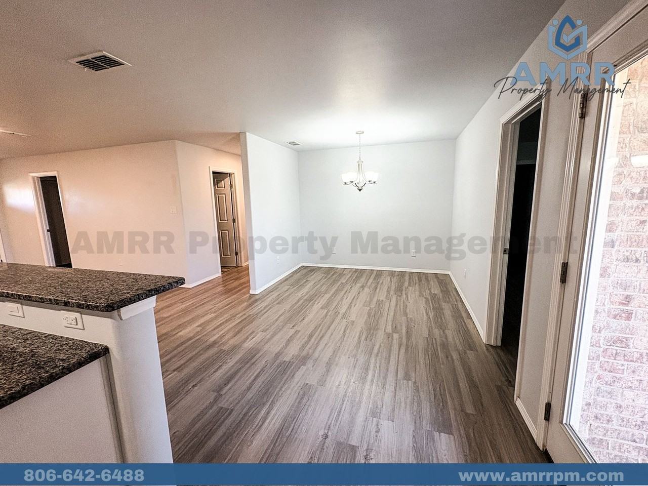 8423 10th Pl - Photo 7 of 20