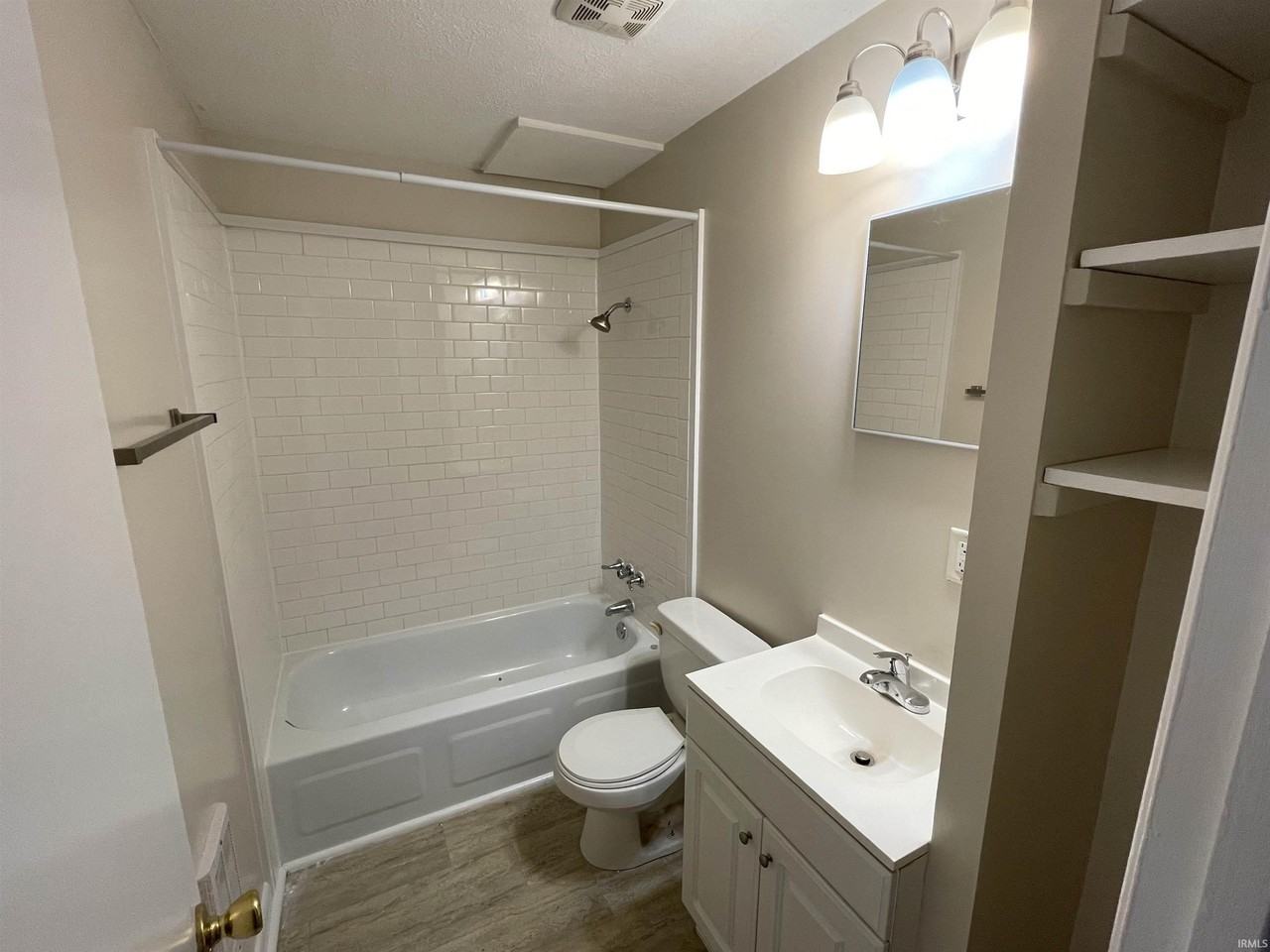 915 N Rogers St #A9 - Photo 6 of 11