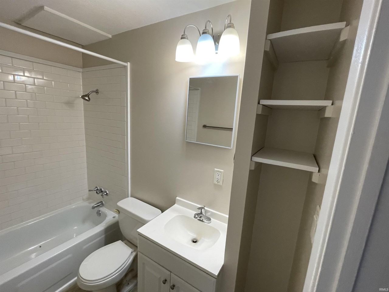 915 N Rogers St #A9 - Photo 7 of 11