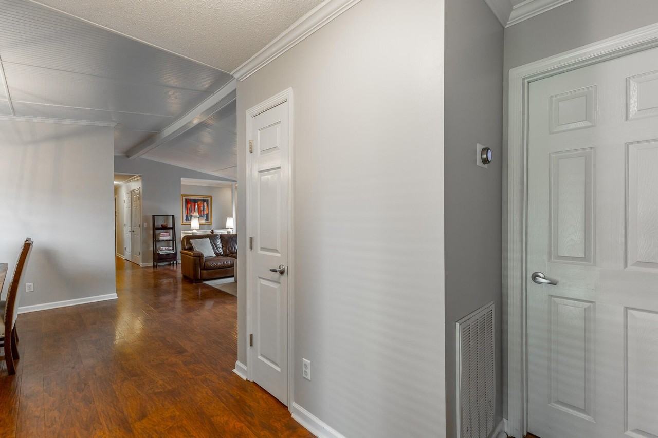 1325 Highland Rd - Photo 3 of 40