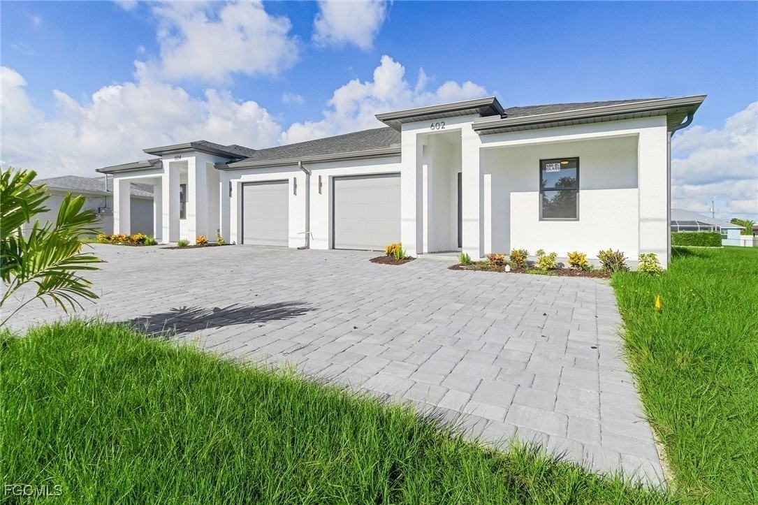 602/604 SW 8th Place - Photo 2 of 21