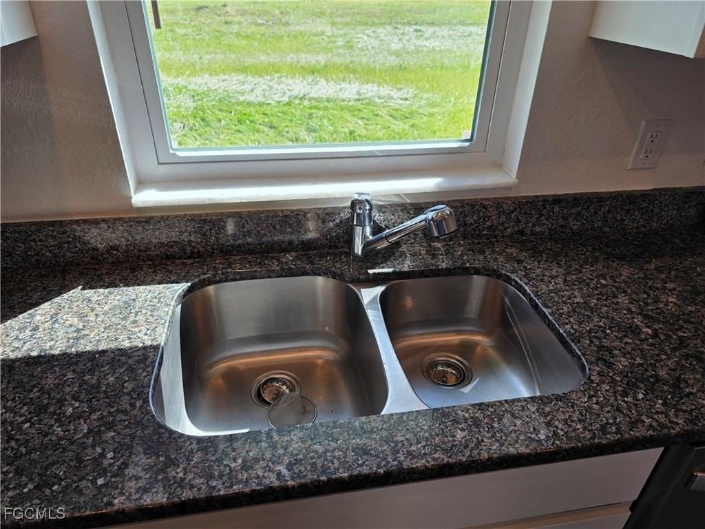 131 Carousel Ave - Photo 7 of 25