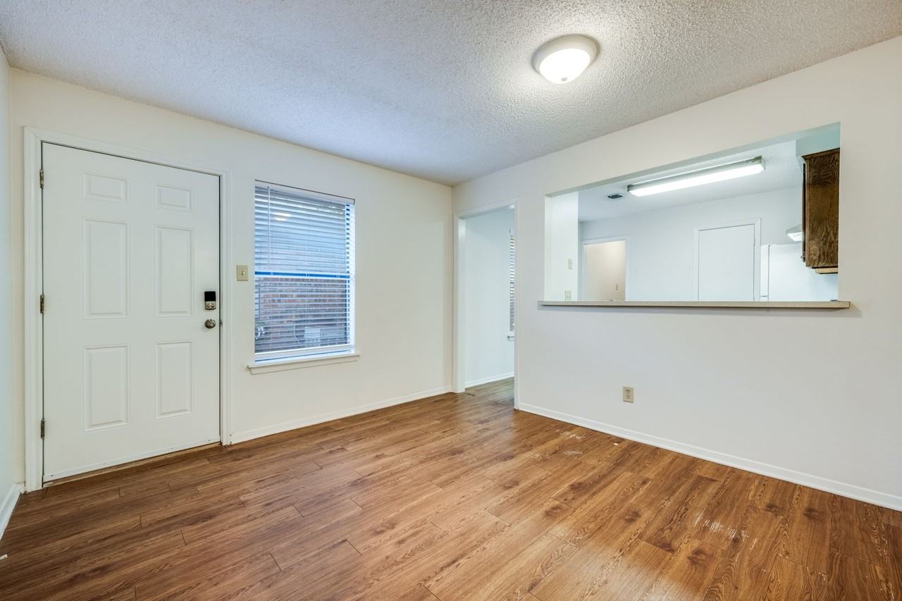 325 Casie Ct - Photo 2 of 13