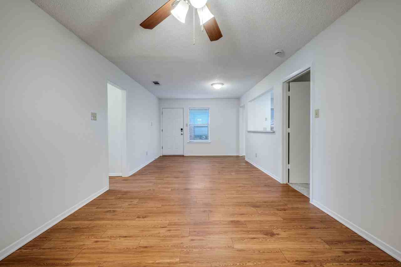 325 Casie Ct - Photo 3 of 13