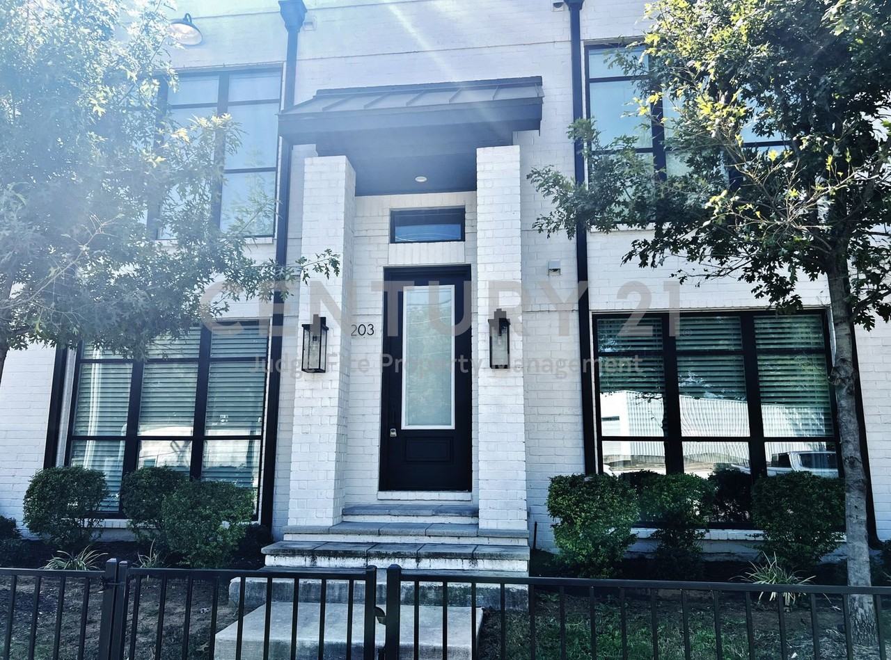 408 Dr Martin Luther King Jr Blvd #203