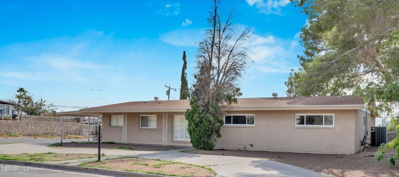 4200 Wallington Dr - Photo 2 of 50