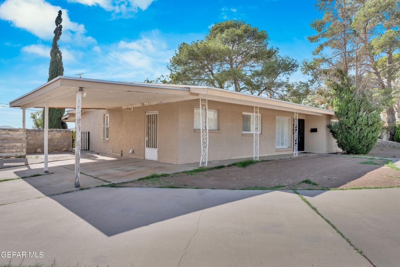 4200 Wallington Dr - Photo 3 of 50