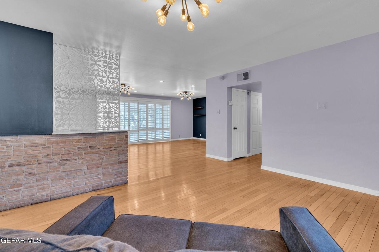 4200 Wallington Dr - Photo 5 of 50