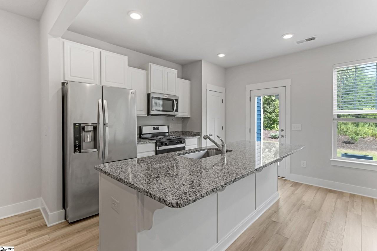 1031 Millison Pl - Photo 4 of 38