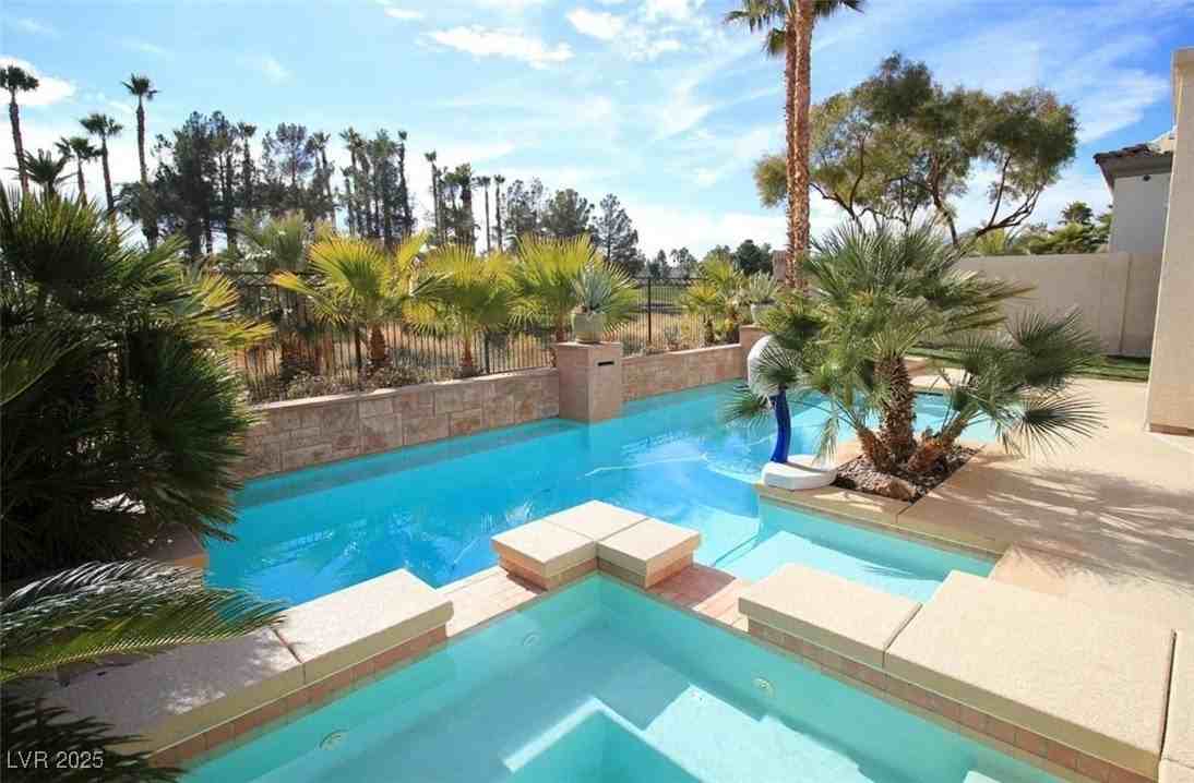 351 Arbour Garden Ave - Photo 2 of 8