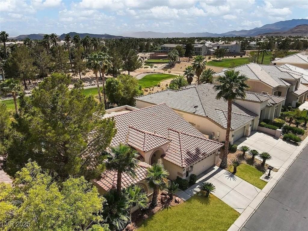 351 Arbour Garden Ave - Photo 4 of 8