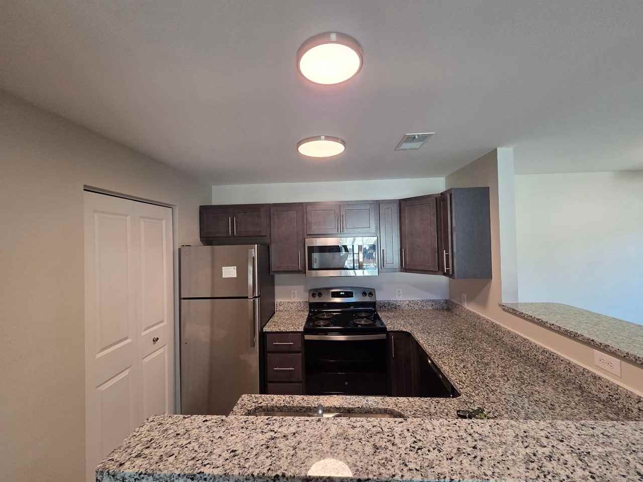 Eaglebrook Apartments - Photo 3 of 33