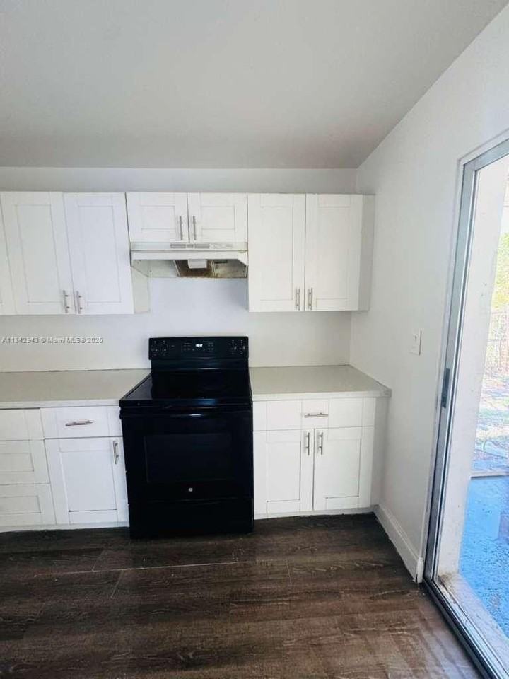 1101 Grant St - Photo 4 of 22