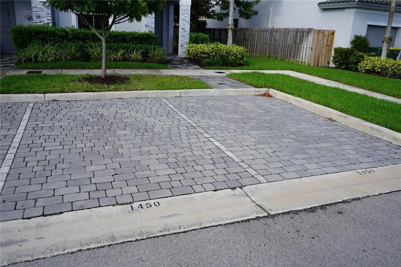 1450 Southeast 26th Terrace - Photo 2 of 21