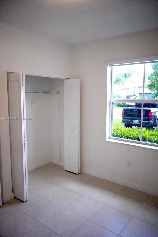 1450 Southeast 26th Terrace - Photo 3 of 21