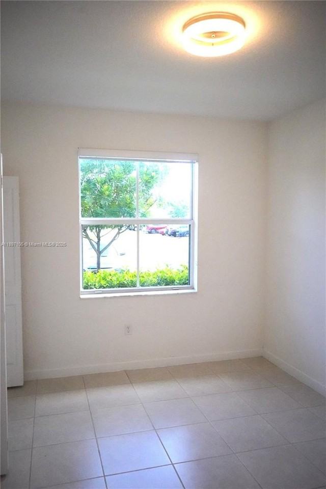 1450 Southeast 26th Terrace - Photo 4 of 21