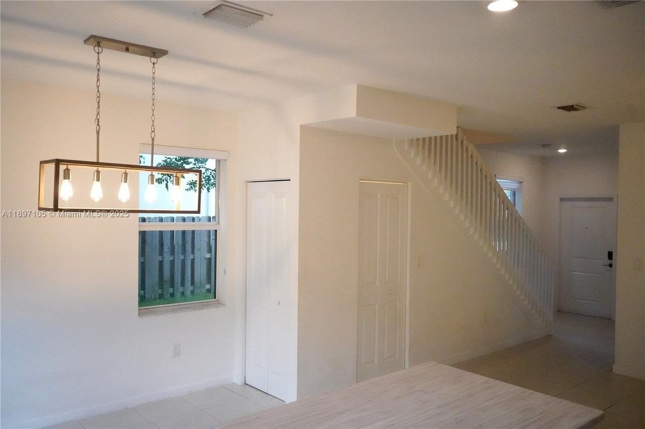 1450 Southeast 26th Terrace - Photo 6 of 21