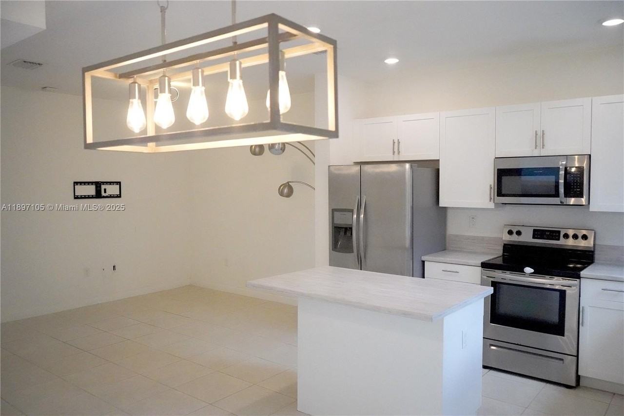 1450 Southeast 26th Terrace - Photo 7 of 21