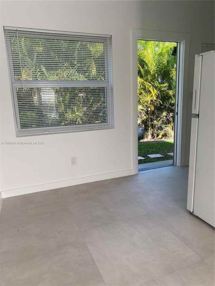 2011 Ne 167th St #6 - Photo 6 of 23