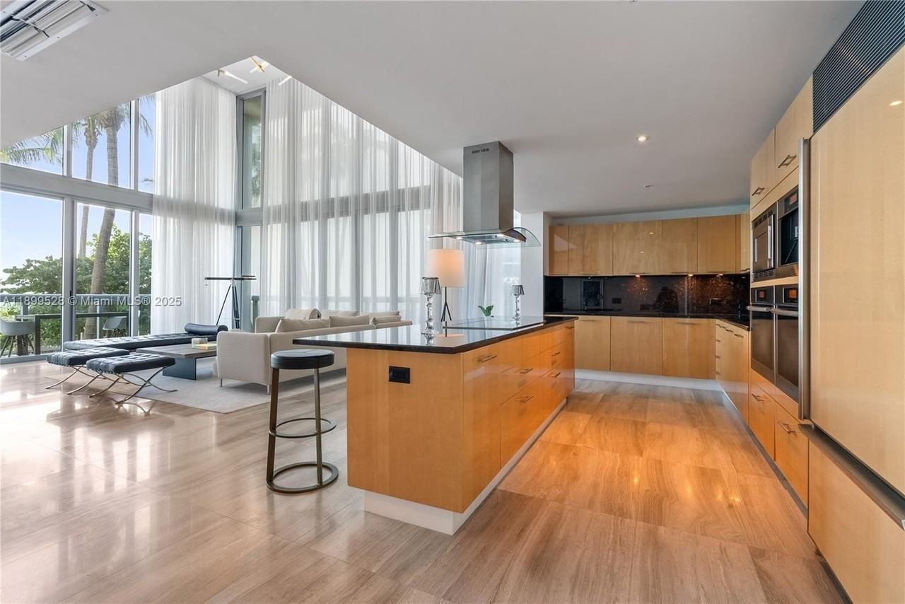 6899 Collins Ave #202 - Photo 5 of 18