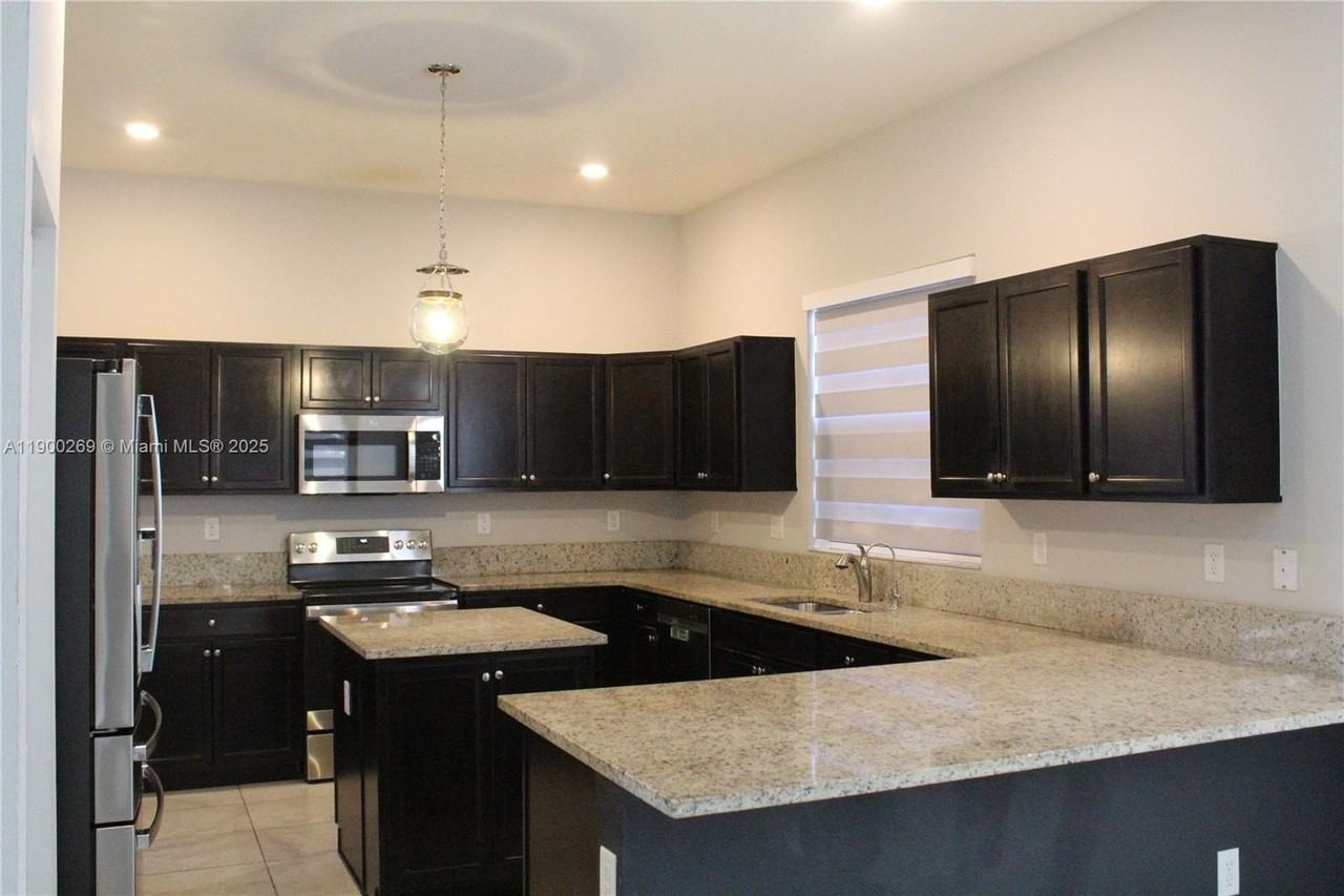 25096 Sw 118th Ave #25096 - Photo 5 of 50