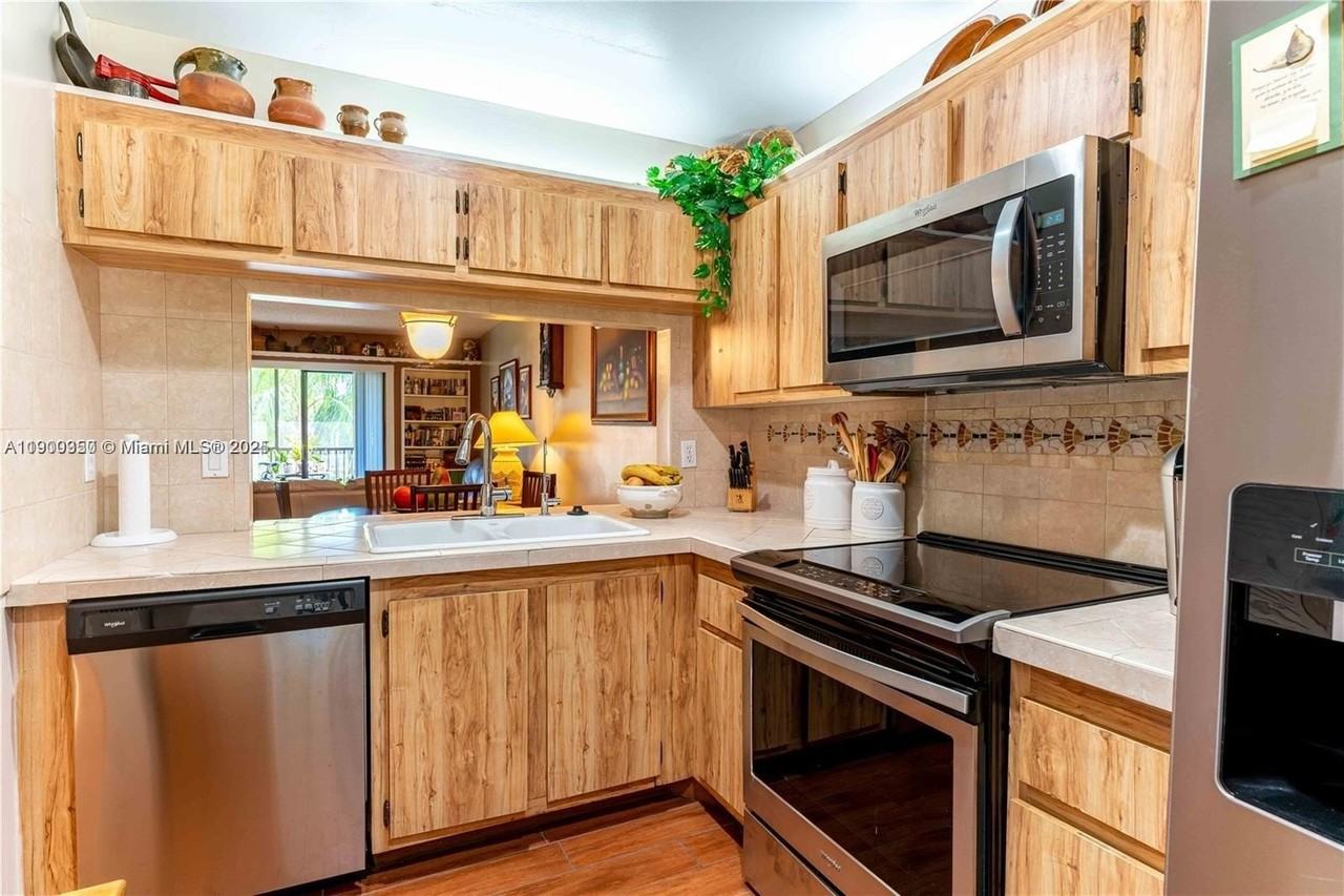 15805 W Waterside Cir #201 - Photo 4 of 23