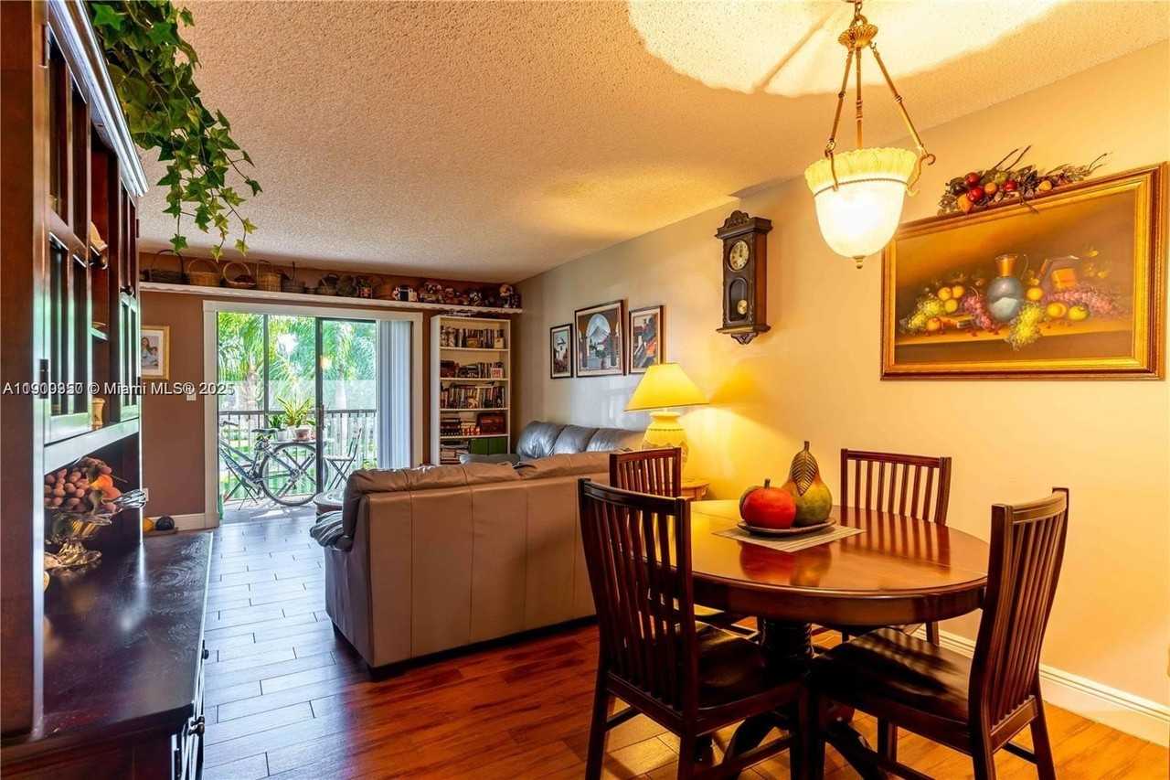 15805 W Waterside Cir #201 - Photo 5 of 23