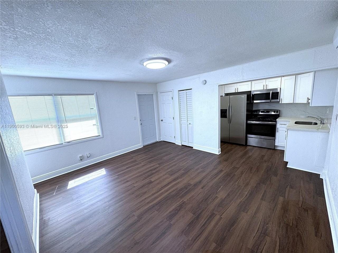 1025 Nw 7th Ave #B - Photo 2 of 8